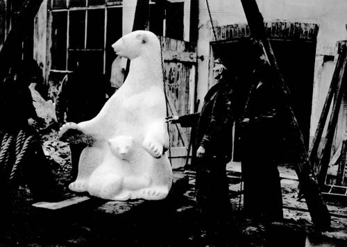 Eisbärenskulptur Eisbärenskulptur